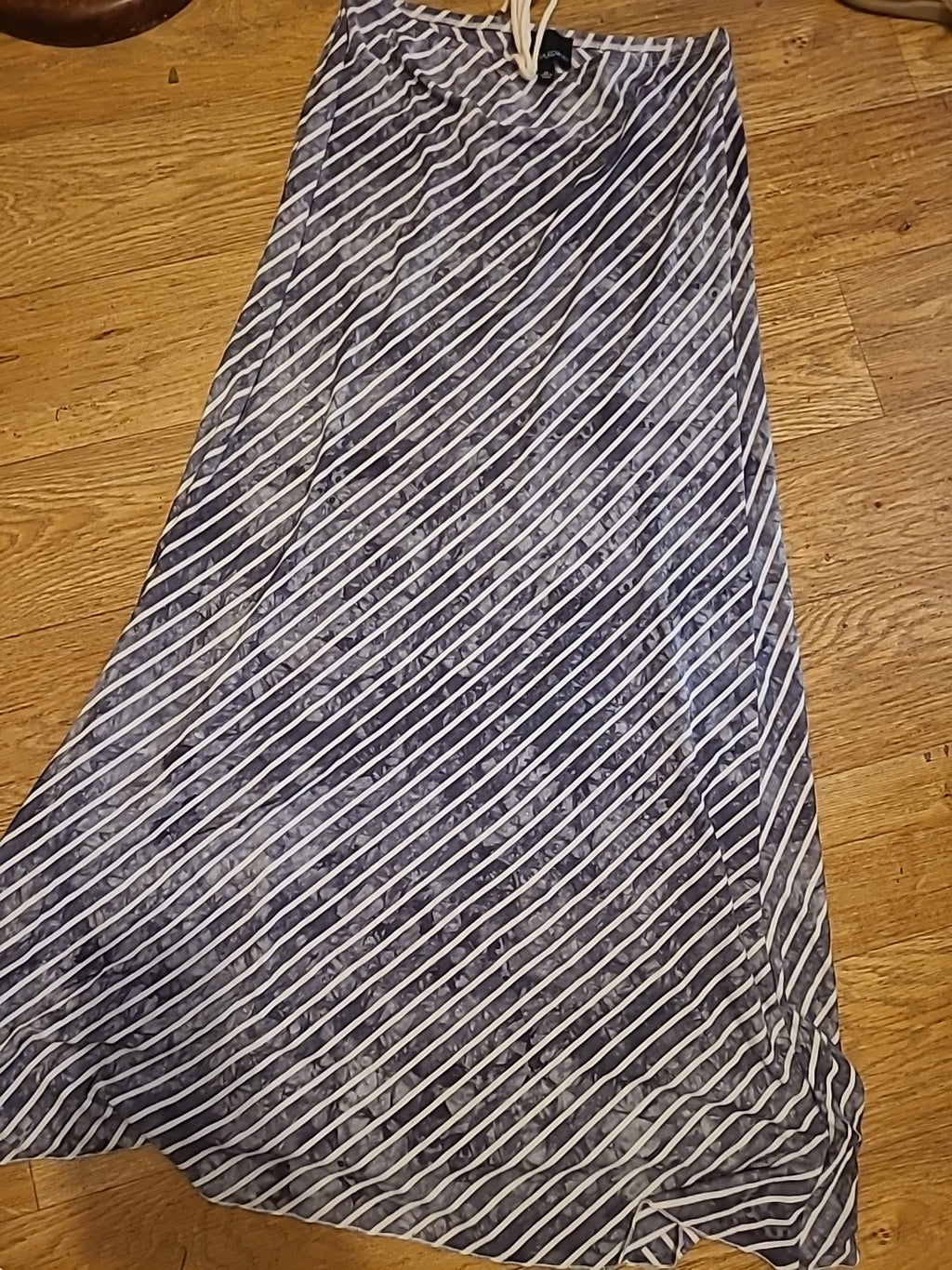 Ladies Cynthia Rowley Size XL Grey And White Elasticated Long Length Skirt