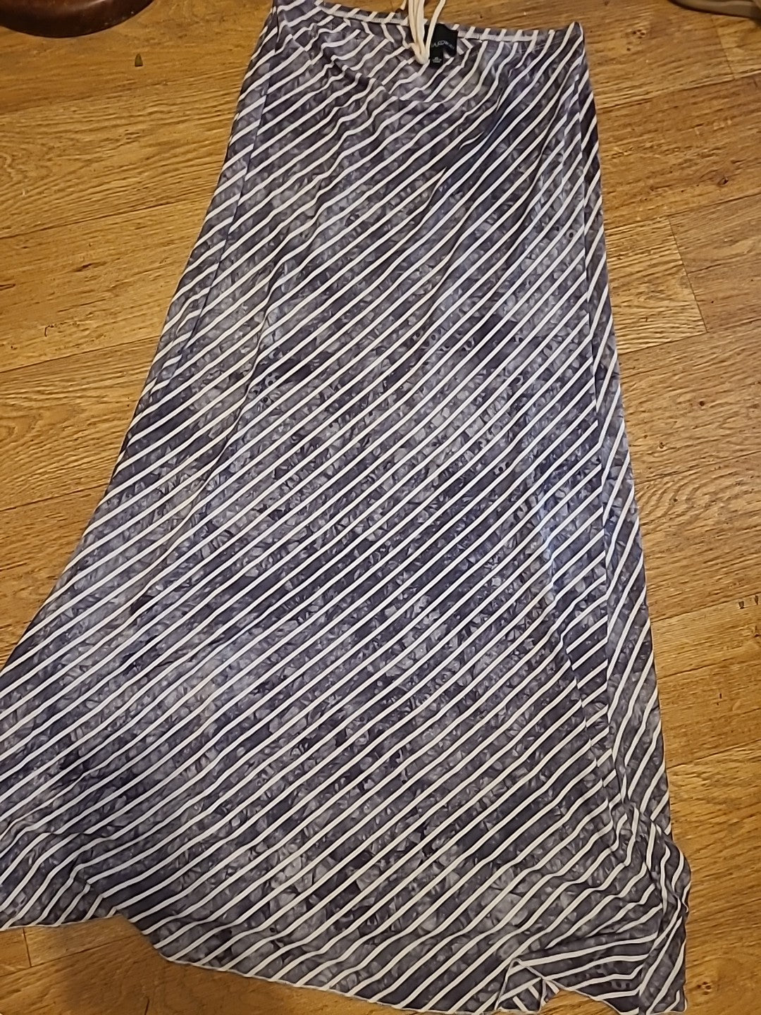 Ladies Cynthia Rowley Size XL Grey And White Elasticated Long Length Skirt