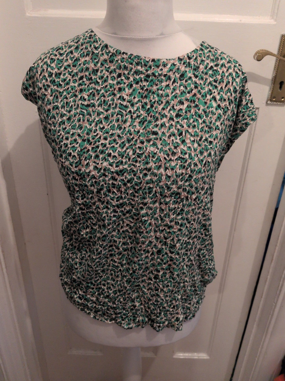 Lyle&Me 16 Green And Beige With White Sleeveless T-shirt