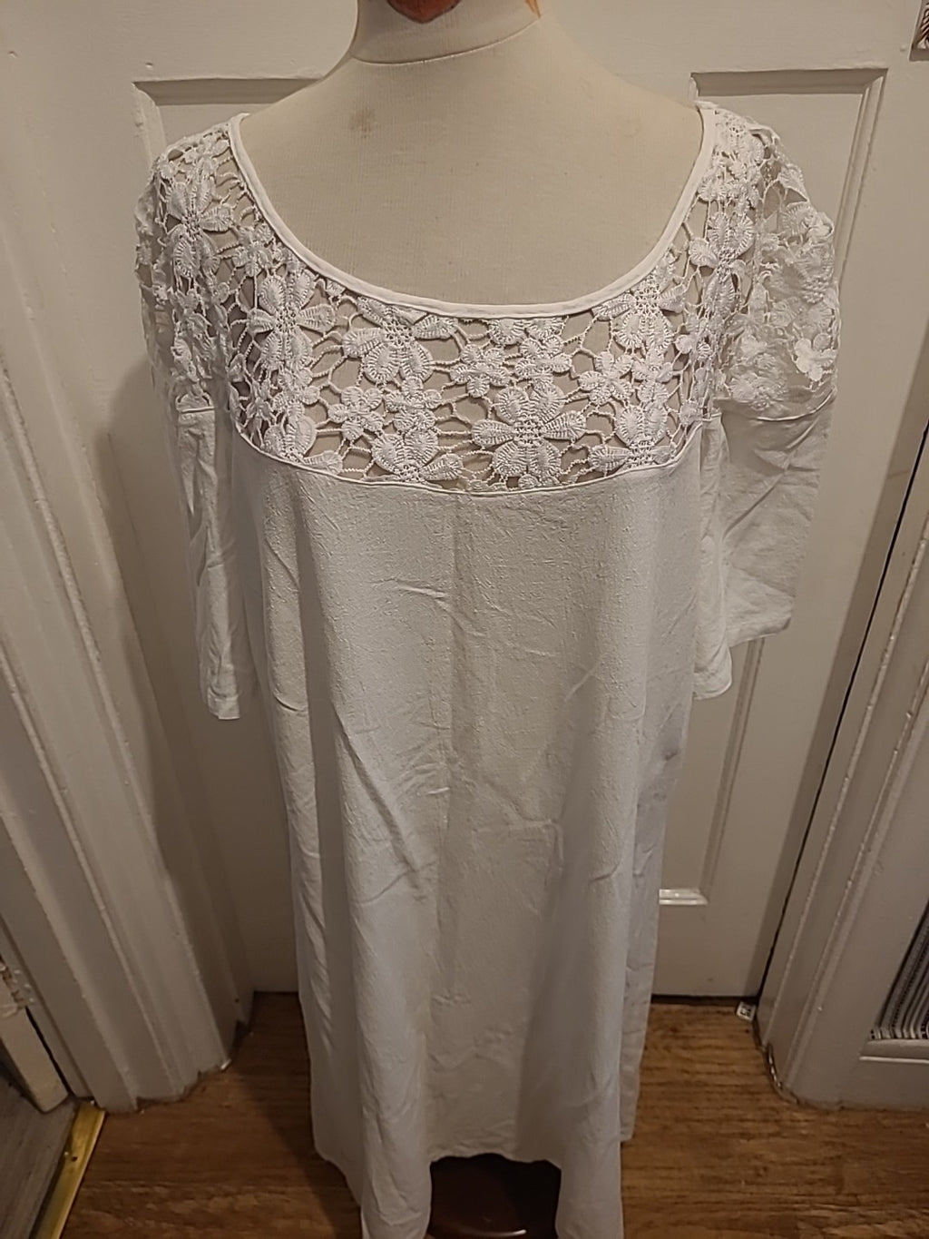 Ladies Size 4XL White Floral Lace Short Sleeved Dress