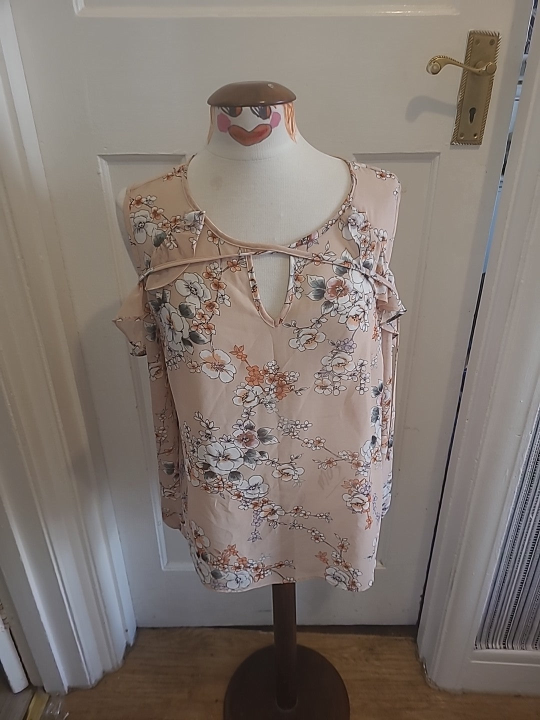 Ladies Peacocks Size 16 Pale Pink Floral Long Sleeved Tshirt
