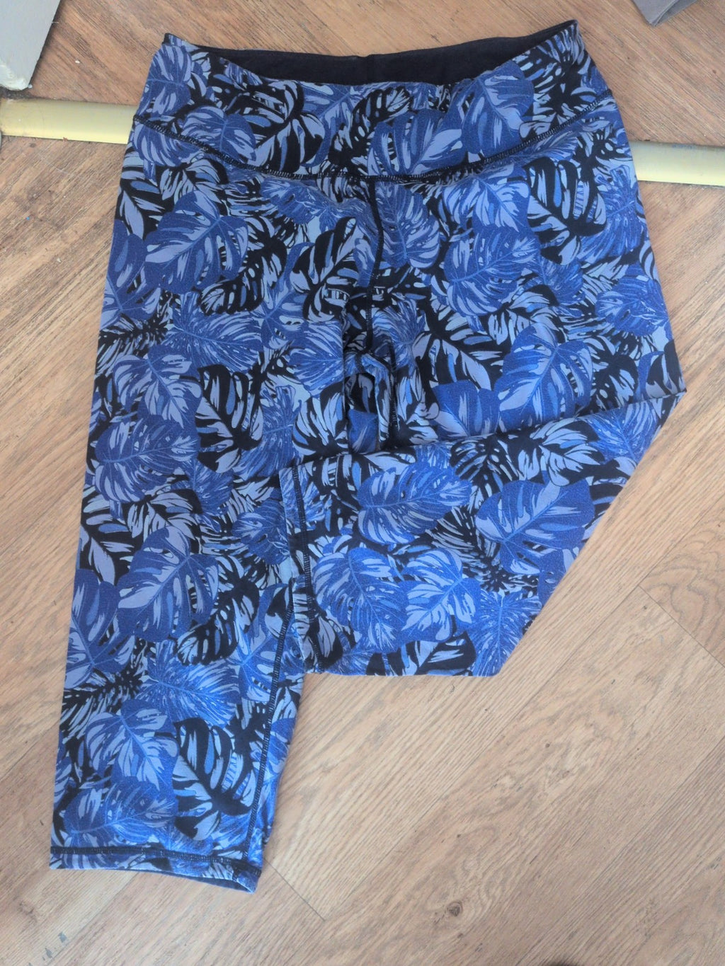 Ladies Med/large Crop Active Leggings Purple/blue/ Black Free Delivery