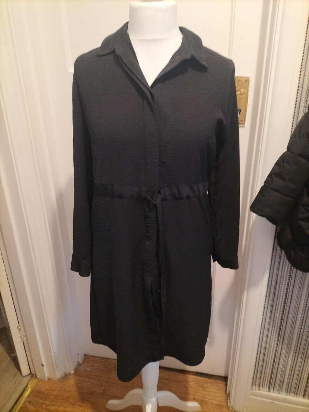 Ladies New Look Size 10 Black V Neck Buttoned Long Sleeved Dress