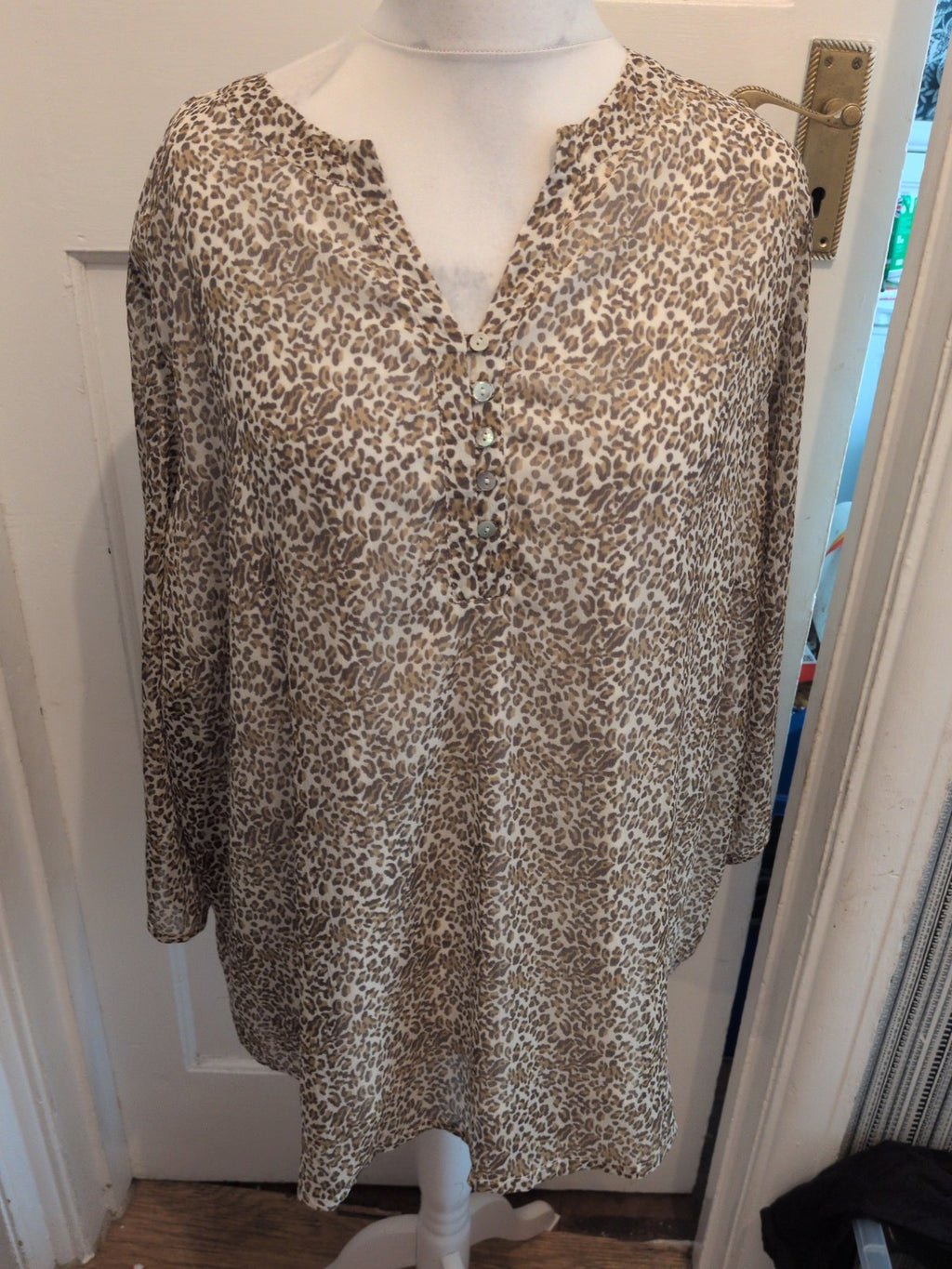 Ladies Julipa Size 30 Leopard Print Long Sleeve Blouse