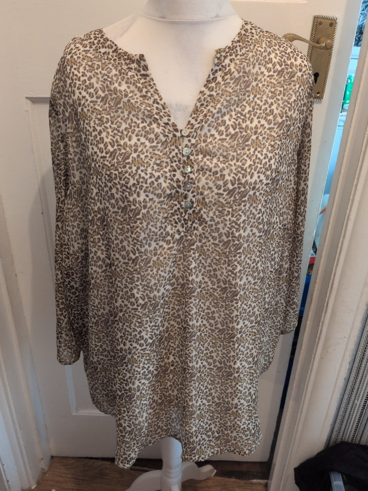 Ladies Julipa Size 30 Leopard Print Long Sleeve Blouse