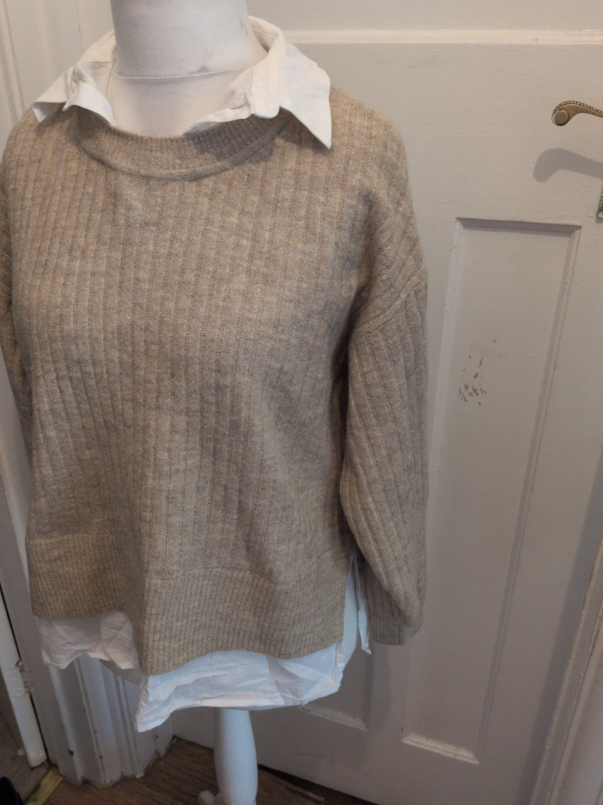 Tu 14Pale Beige With White Trim And Collar Pullover Long Sleeve Jumper