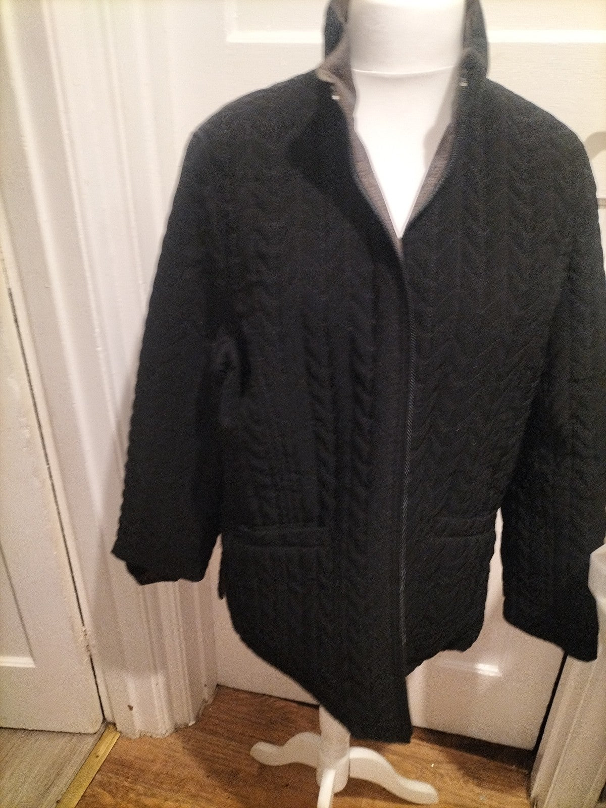Ladies Size XL Black With Brown Lining Zipped Jacket