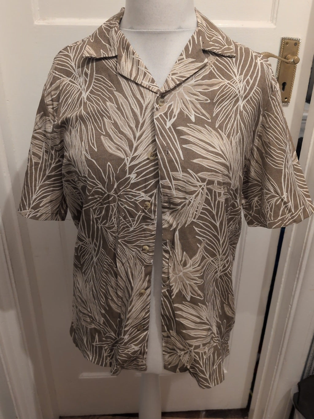 Primark Medium Reg Fit Khaki Brown And White Floral Short Sleeve Shirt