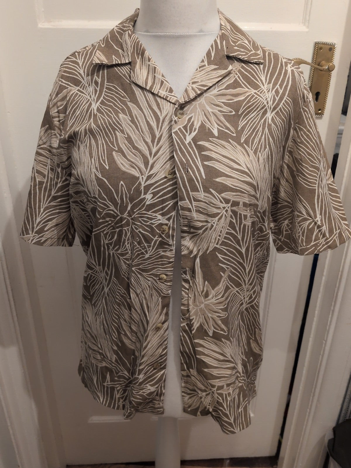 Primark Medium Reg Fit Khaki Brown And White Floral Short Sleeve Shirt