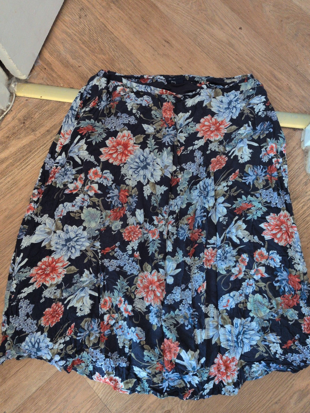 Carr Westley 18 Navy Floral Elasticated Skirt Midi