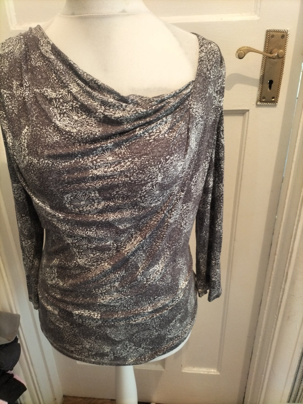Ladies Rocha John Rocha Size 14 Grey And White Long Sleeved Blouse