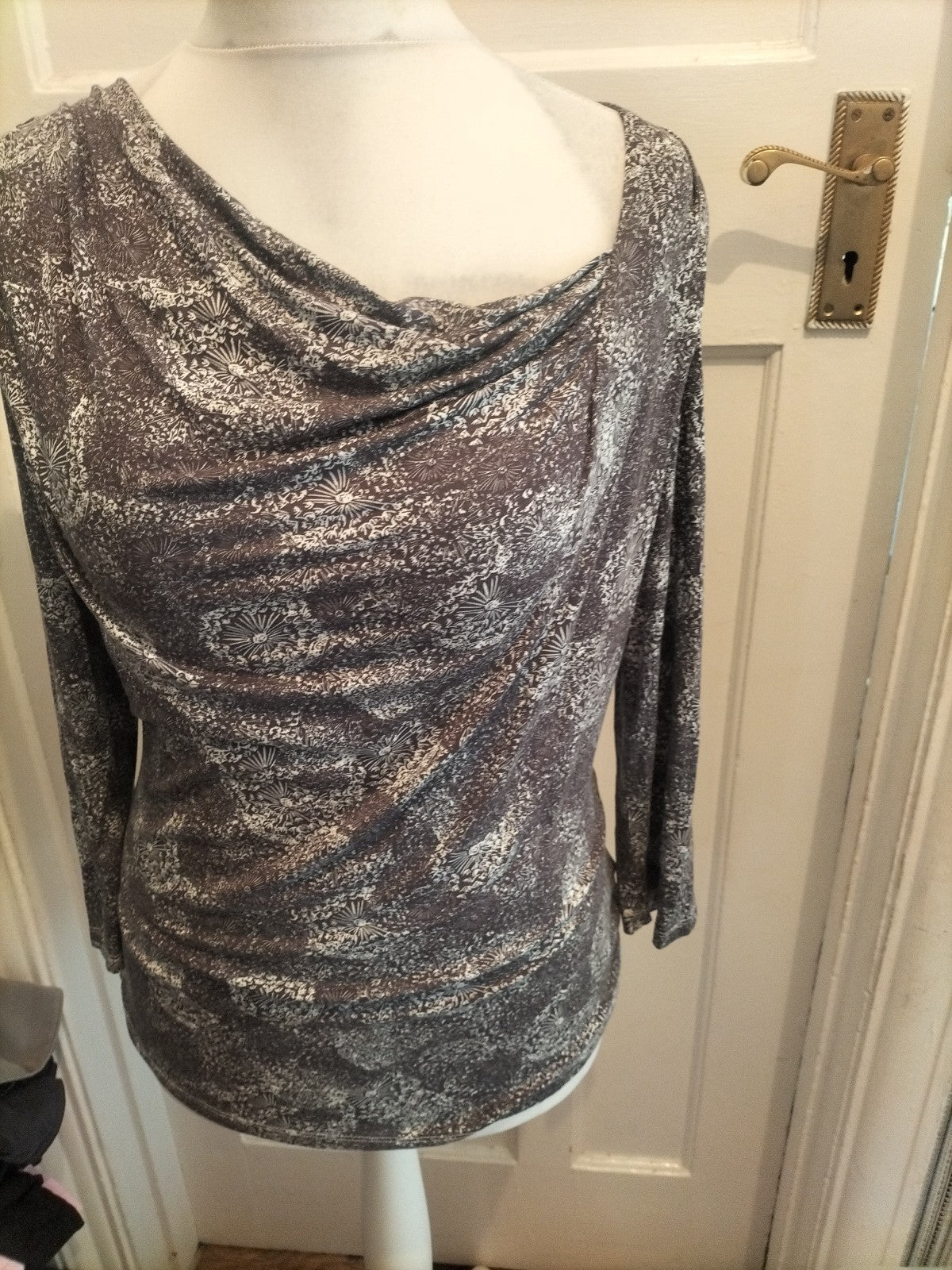 Ladies Rocha John Rocha Size 14 Grey And White Long Sleeved Blouse
