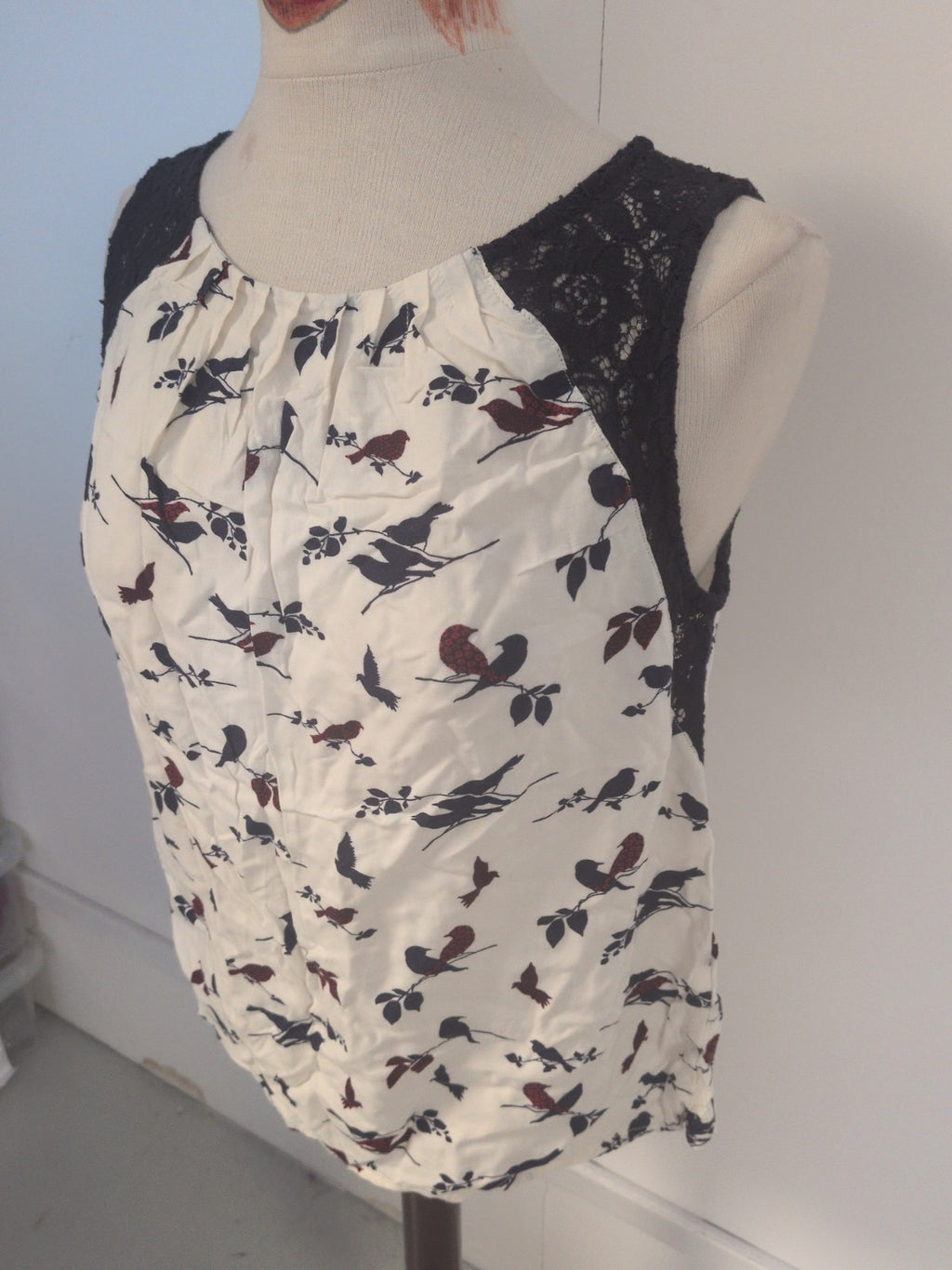 Oasis 14 White Navy And Red Bird Pattern Sleeveless Blouse