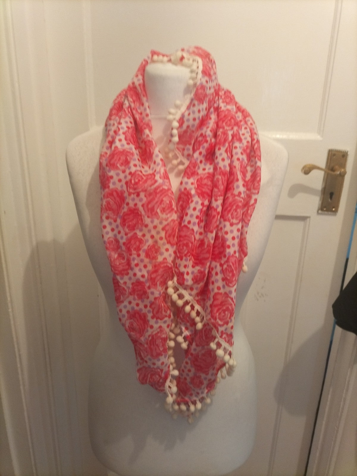 Ladies Pink Rose Tassled Scarf