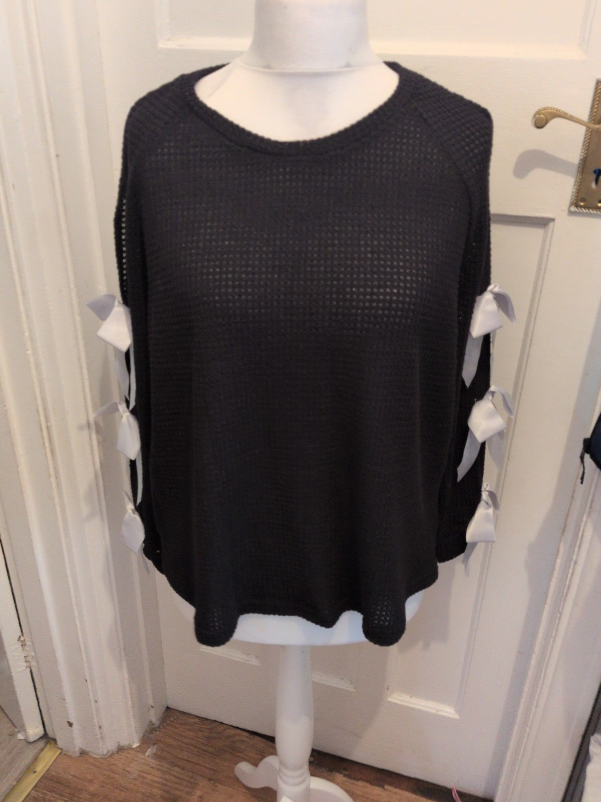 L/XL Black With White Bows Down Sleeves Pullover Jumper