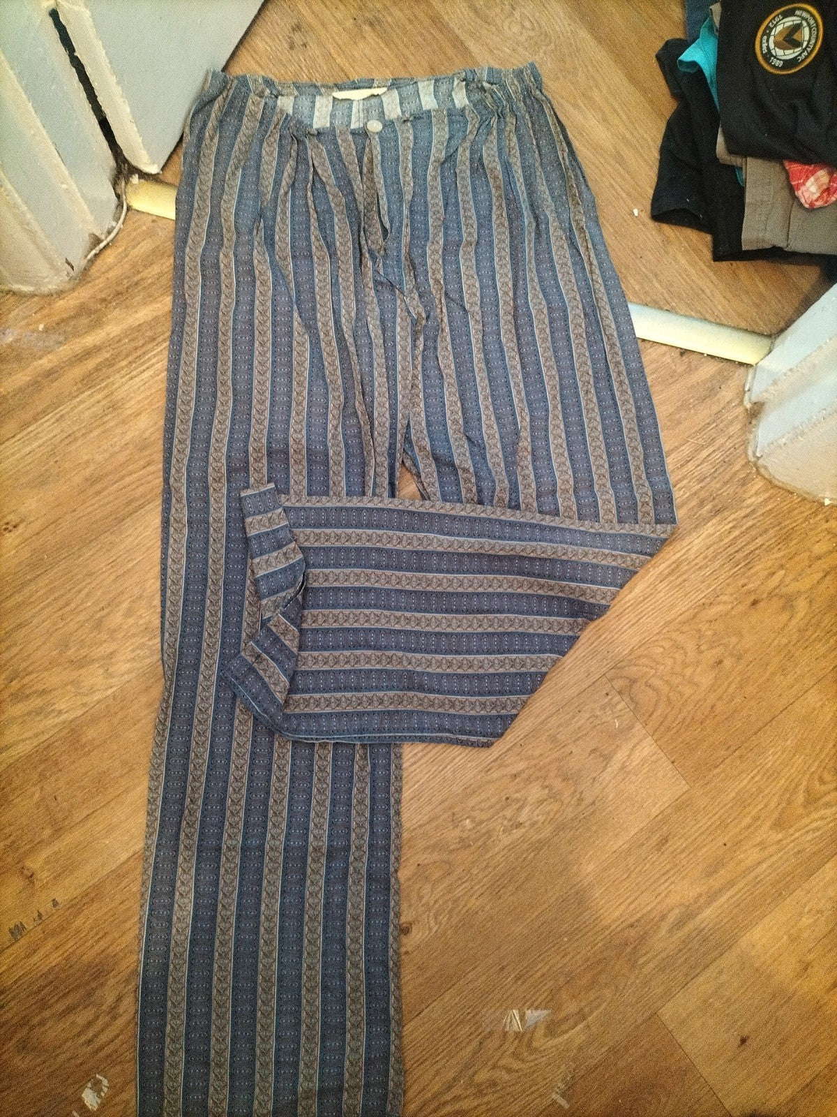 40" Multicoloured Aztec Elasticated Pyjama Bottoms