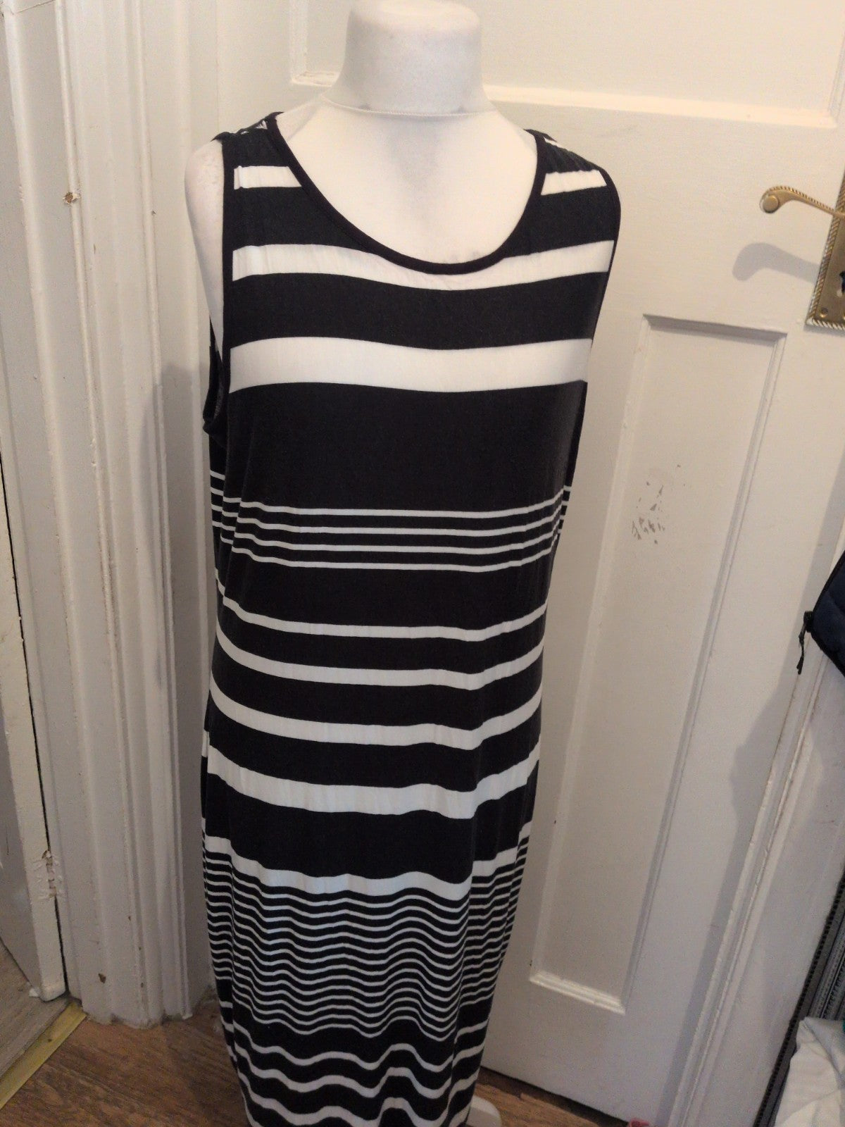 George 20 Black And White Sleeveless Long Length Pencil dress