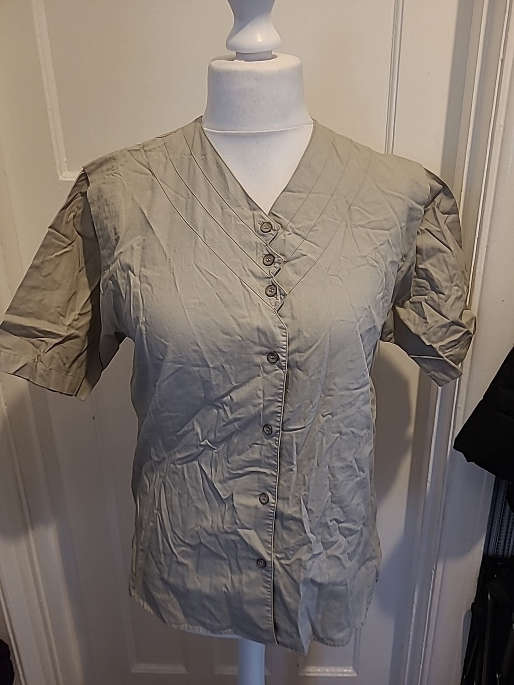 Ladies Size Medium Grey V Neck Short Sleeved Buttoned Blouse