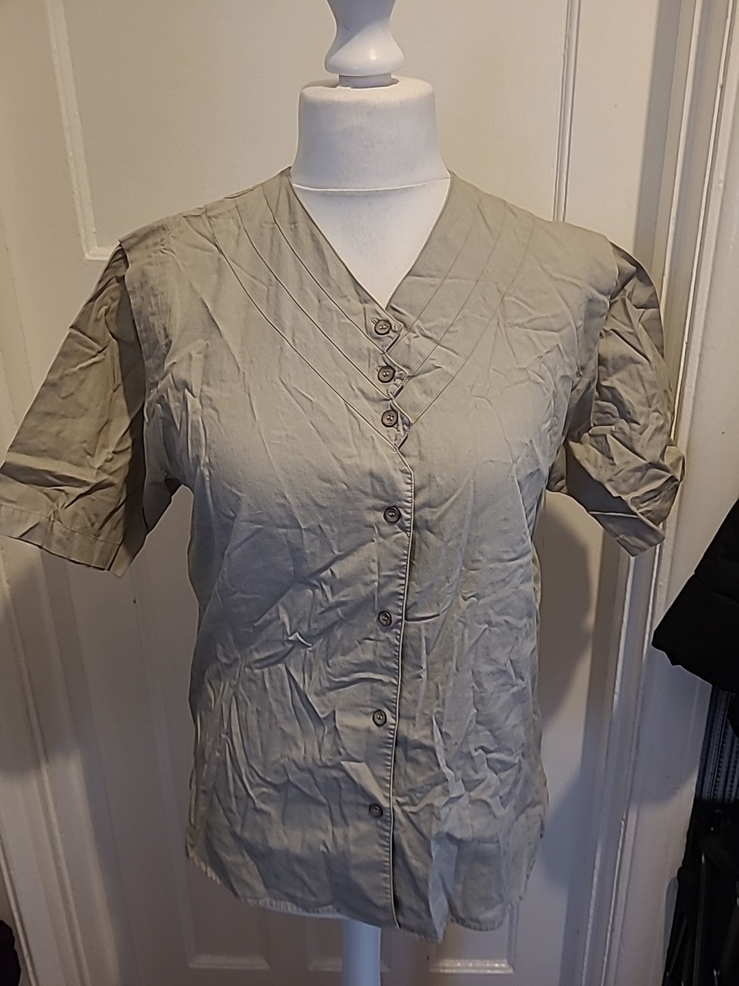 Ladies Size Medium Grey V Neck Short Sleeved Buttoned Blouse