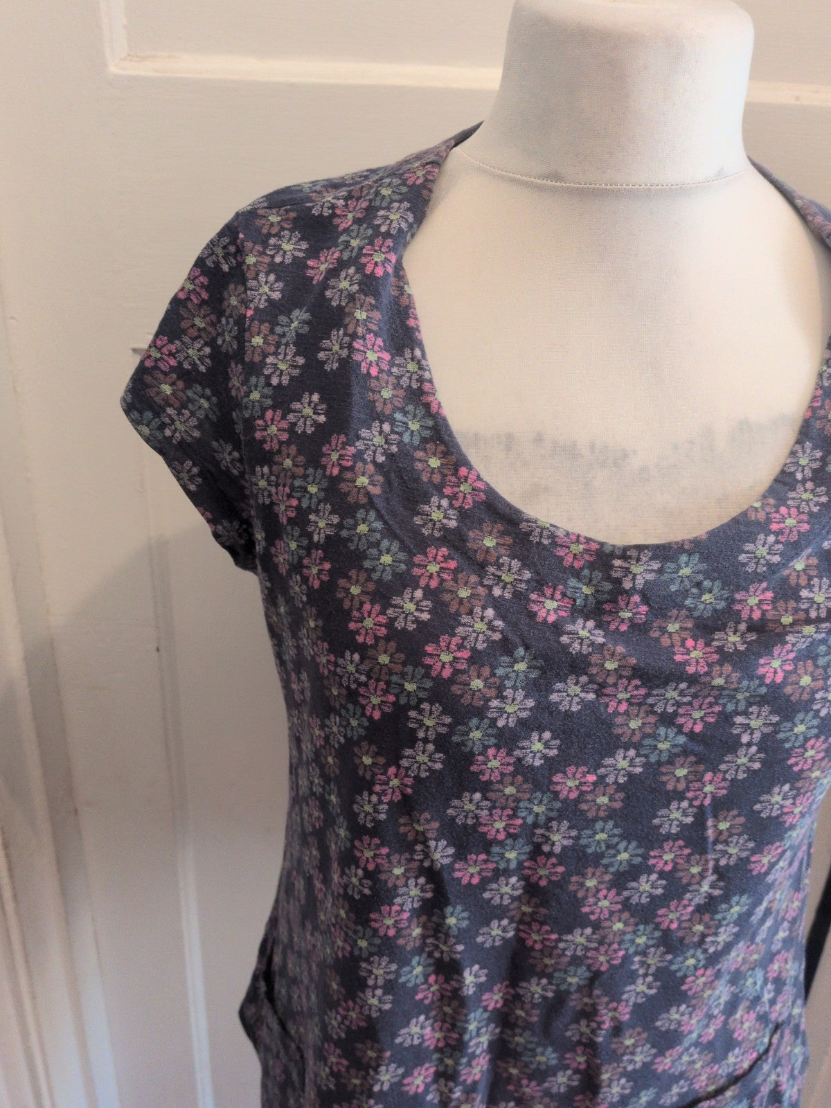 Ladies Mistral Size 14 Navy Flower Short Sleeve Blouse