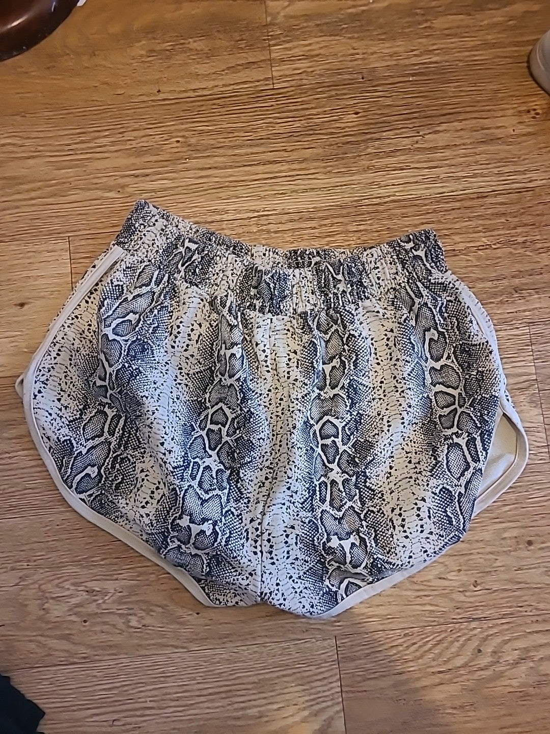 Ladies Prettylittlething Size 10 Brown/Beige/Black Elasticated Hot Pants