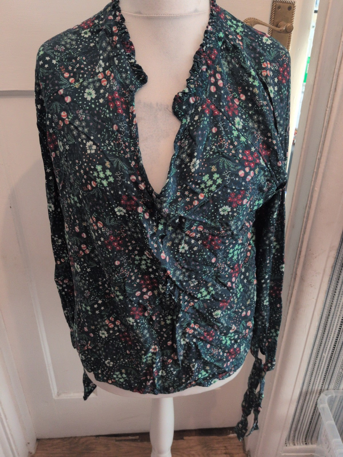 Ladies Maine New England Size 20 Navy Floral Long Sleeve Blouse