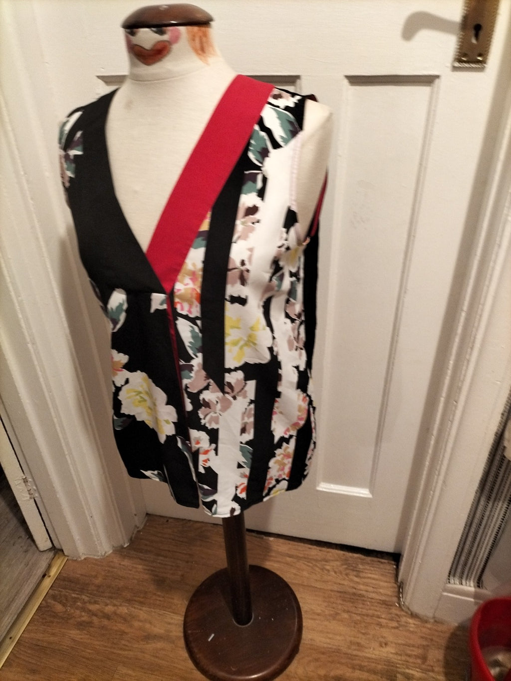 Ladies French Connection Size Small Multicoloured Sleeveless Blouse