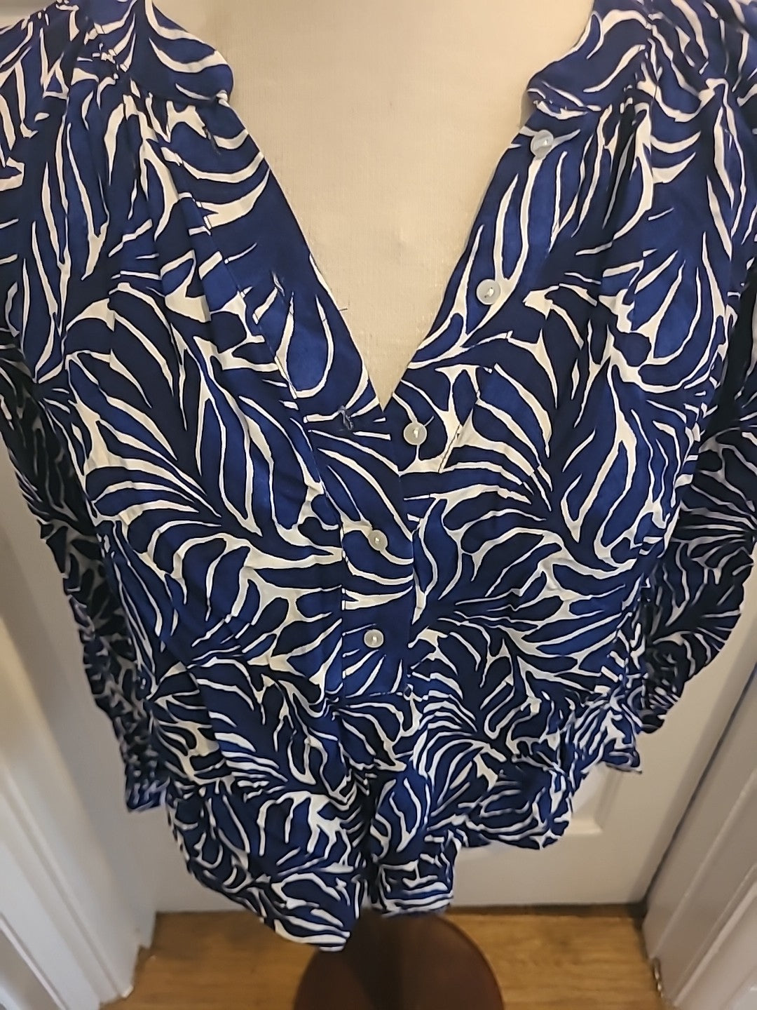 Ladies H&M Size Small Blue And White Long Sleeve Blouse