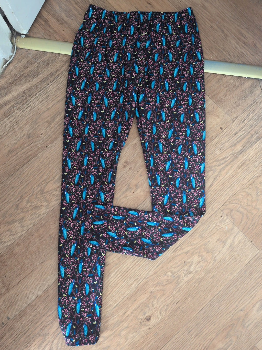 Ladies Lucy Locket Loves Size 1 Black Floral Leggings