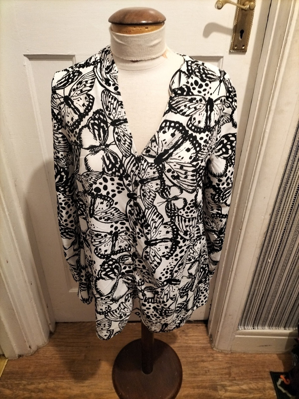 Ladies Bonmarche 10 White/Black Long Sleeved Blouse