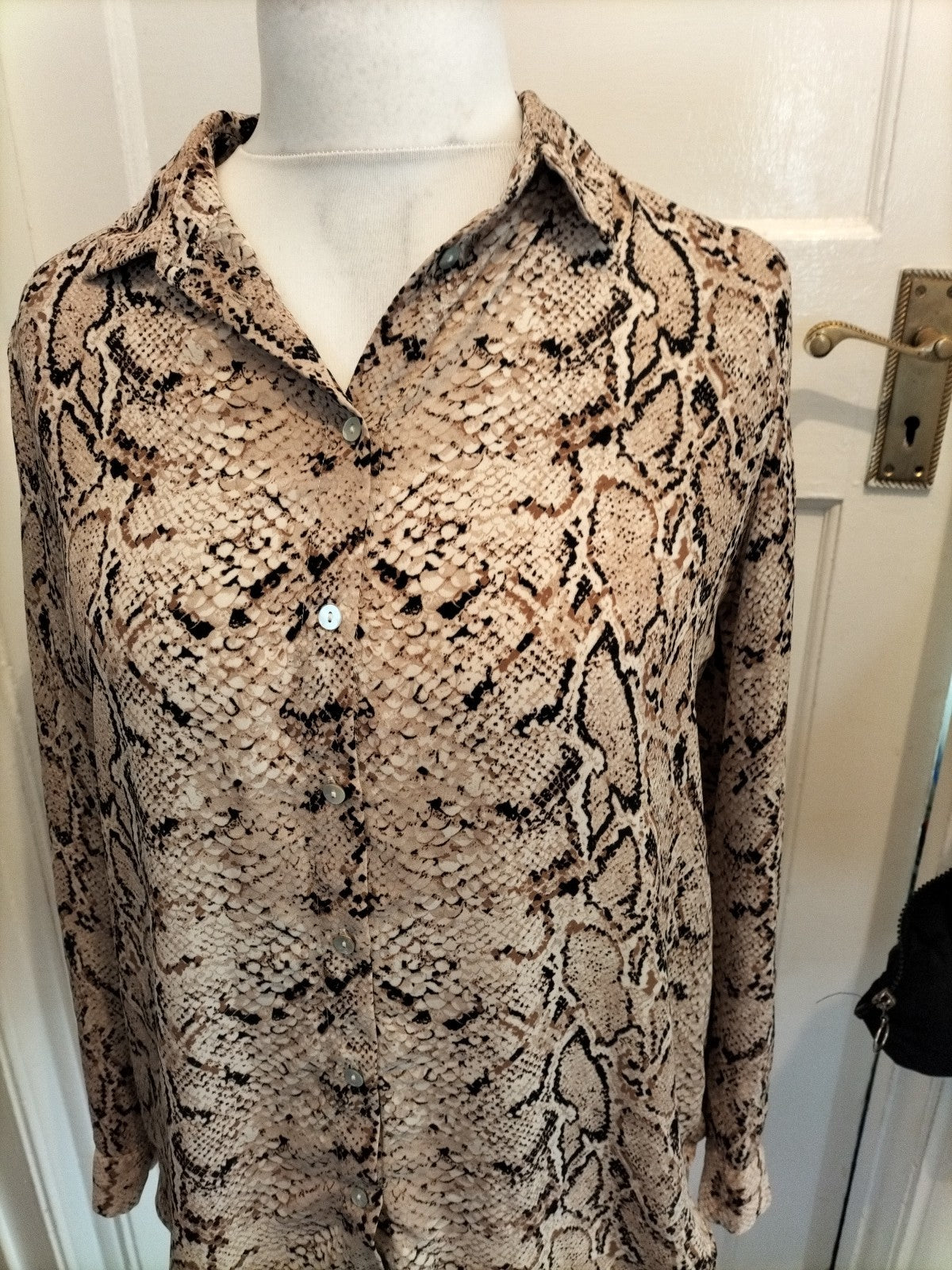 Ladies Rose+Olive Size Medium Multicoloured Animal Printed Long Sleeved Buttoned