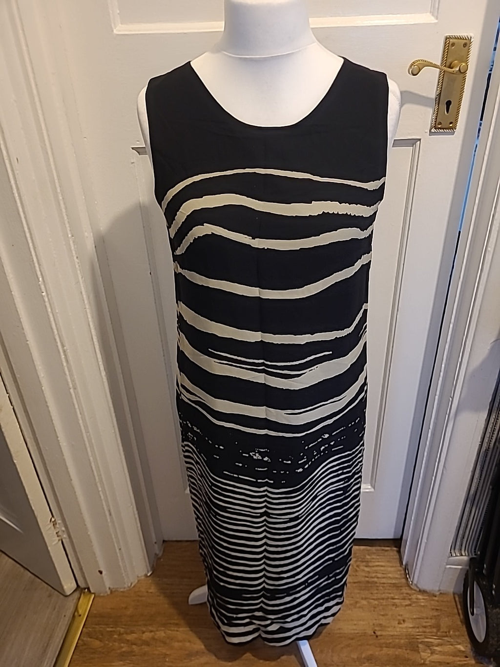 Ladies Paul Seperates Size 12 Black And Beige Sleeveless Lined Dress