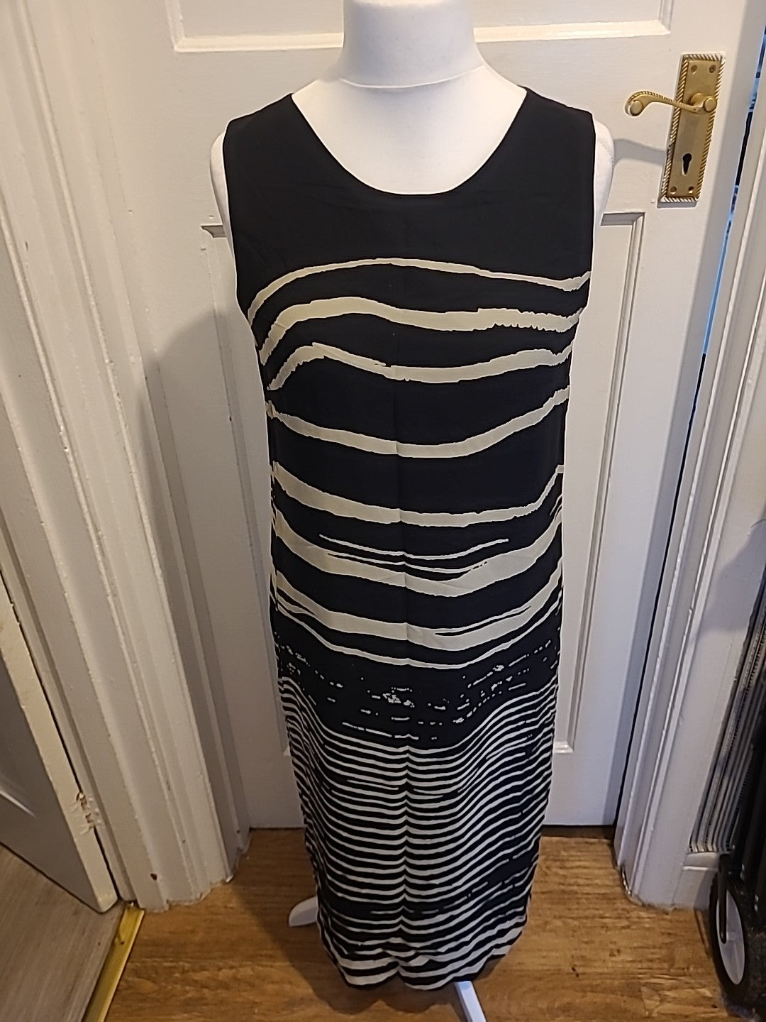 Ladies Paul Seperates Size 12 Black And Beige Sleeveless Lined Dress