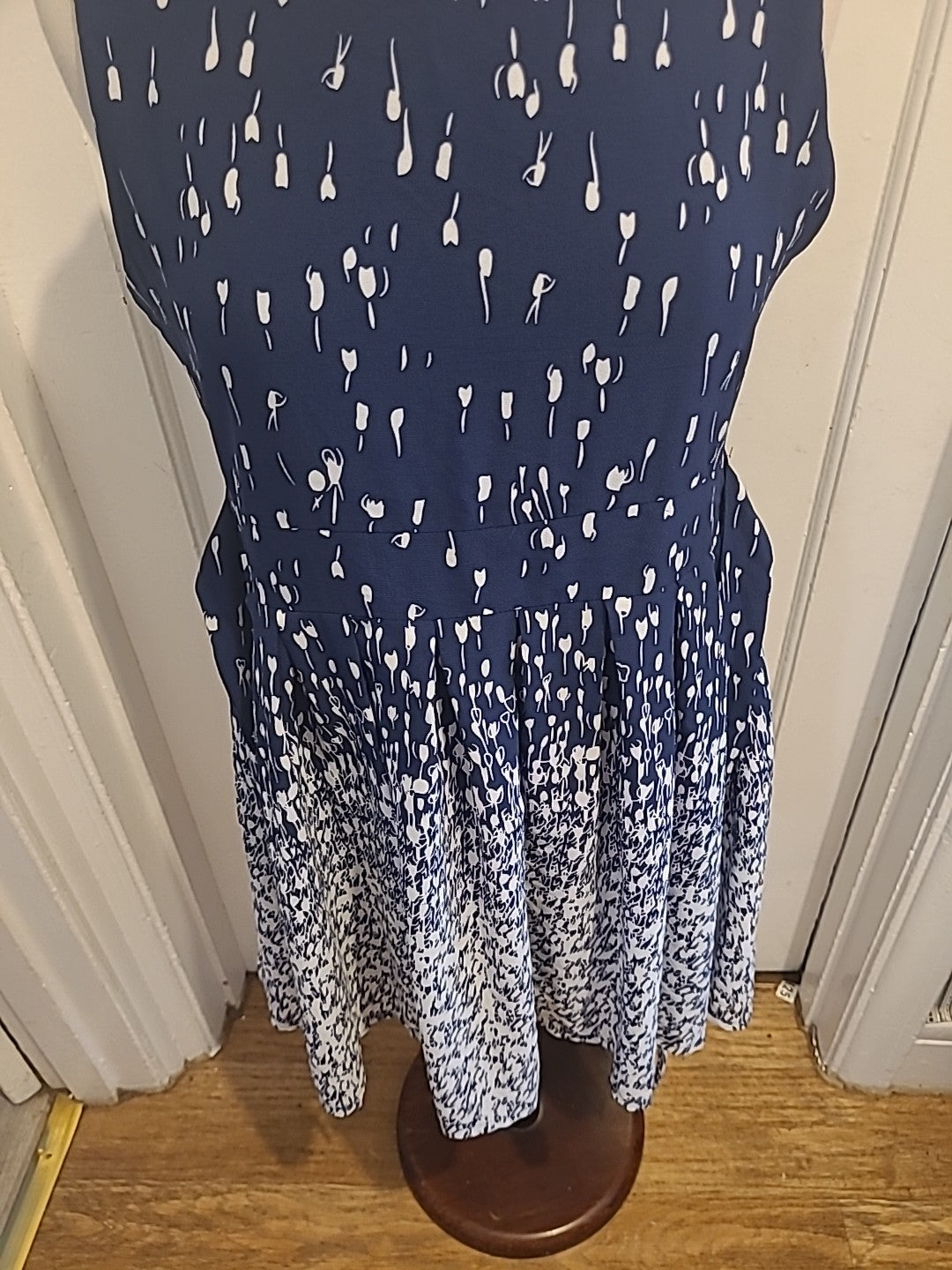 Ladies Tenki Size 12 Navy White Sleeveless Dress