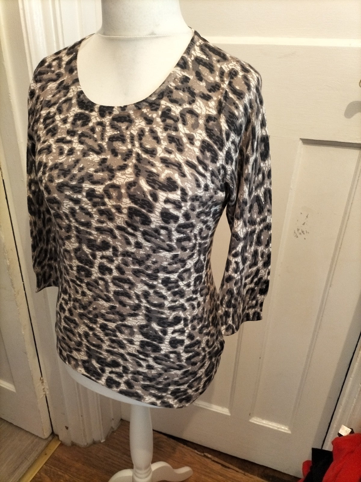Ladies BM Collection Size Small Animal Print Long Sleeved Blouse