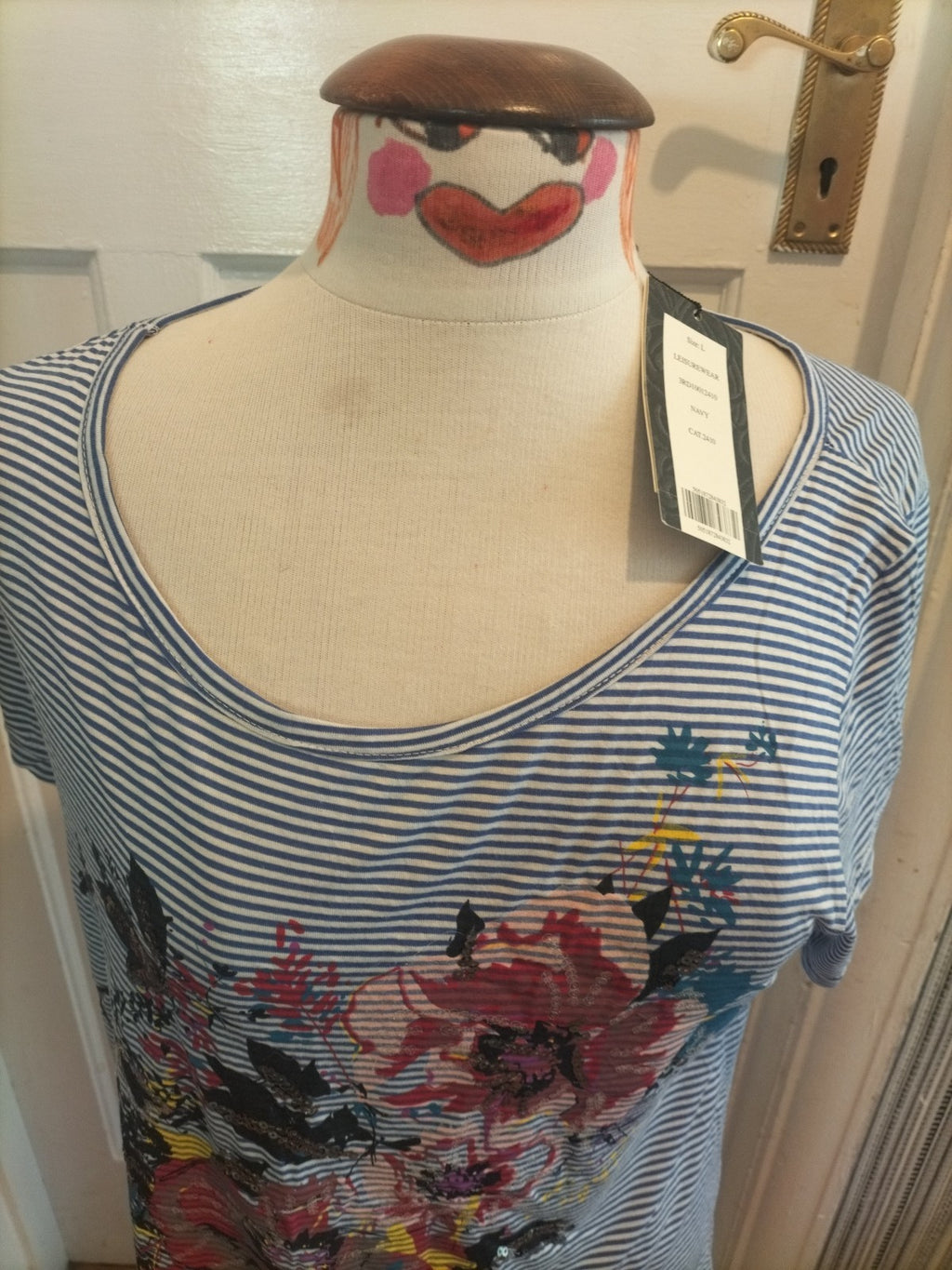 Ladies Brand New T.shirt Size Large Collection By First Avenue