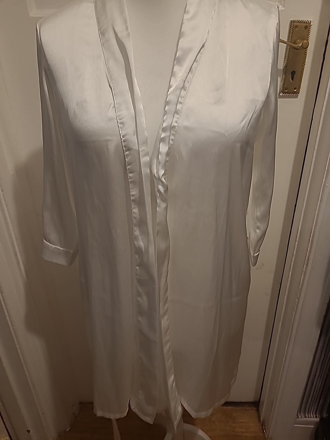 Ladies Boohoo Size Large White Silky Bride Dressing Gown
