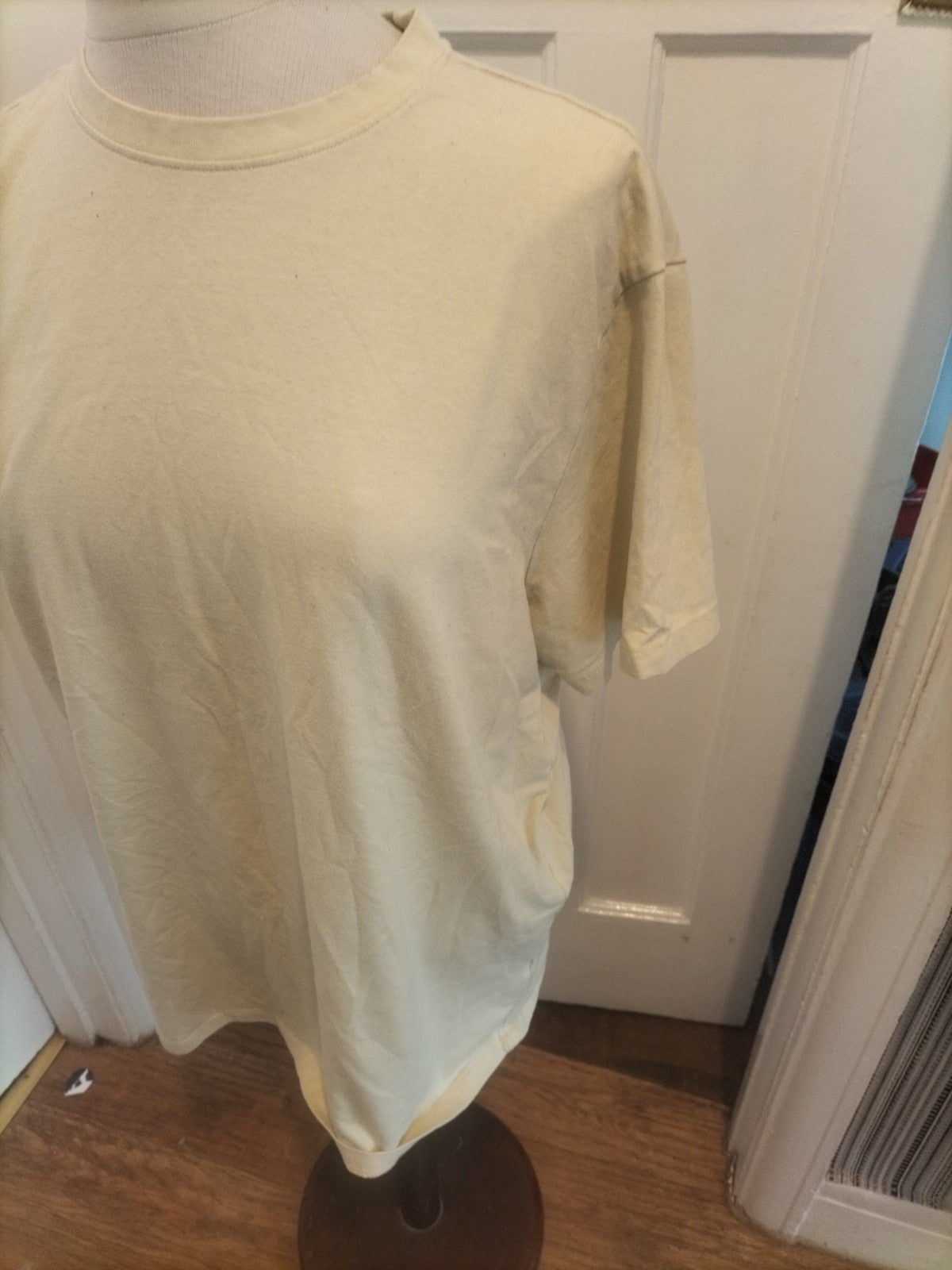 Mens Primark Size XL Slim Fit Very Pale Yellow Short Sleeved Tshirt