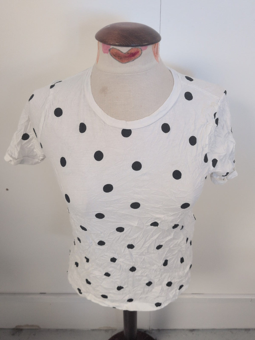 Ladies Tu Size 8 White With Black Spots Round Neck Short Sleeve T-shirt