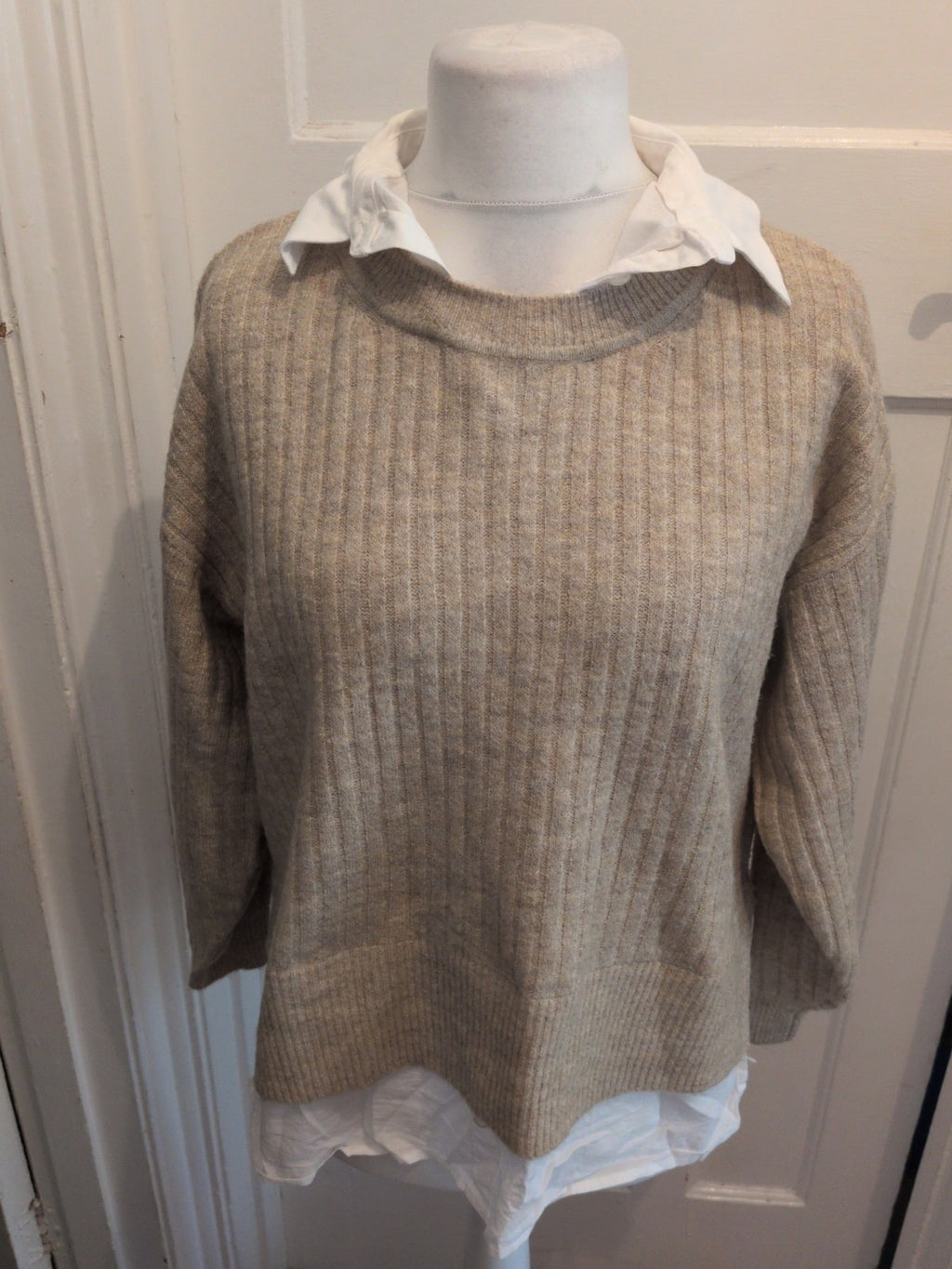 Tu 14Pale Beige With White Trim And Collar Pullover Long Sleeve Jumper