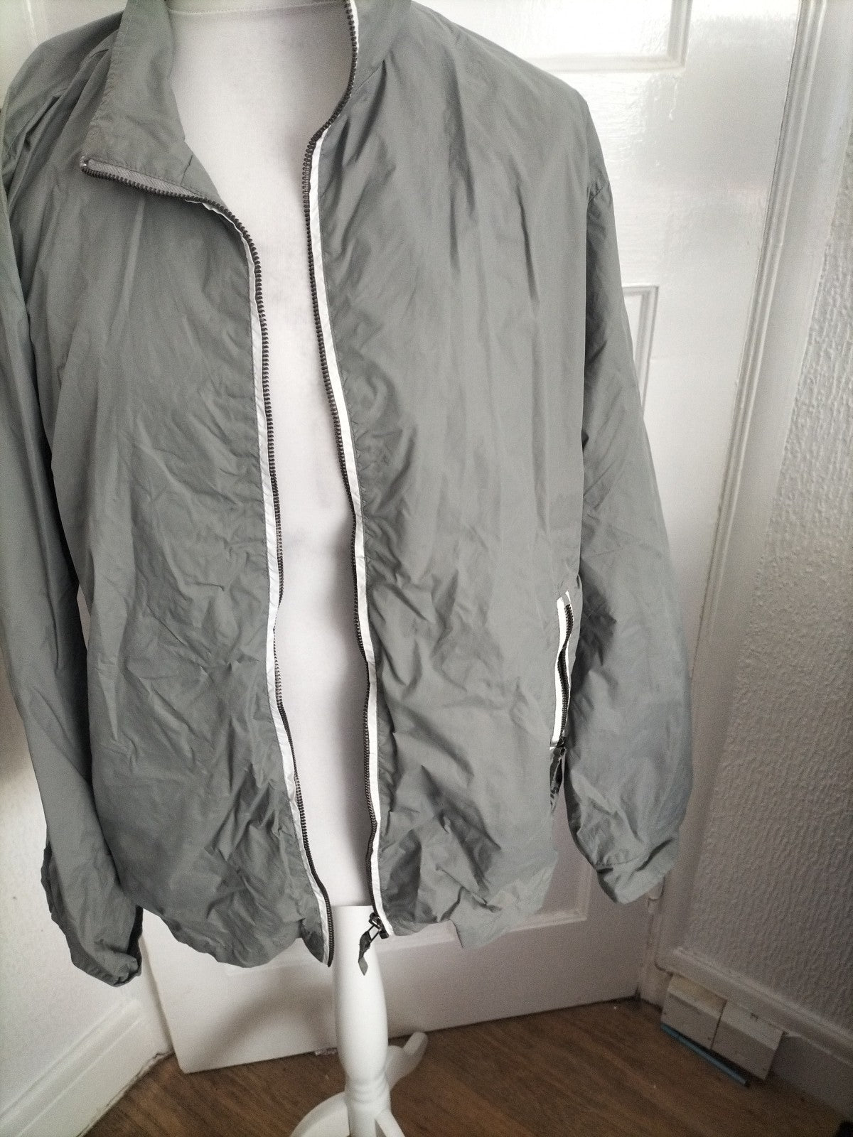Mens Red Herring Size XL Grey Mesh Lined Coat