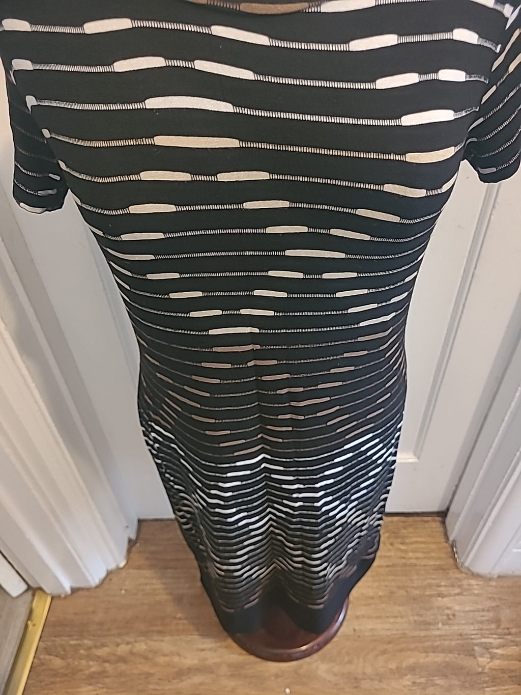 Ladies Elisabetta Villa Size Medium Black White Brown Striped Short Sleeved...