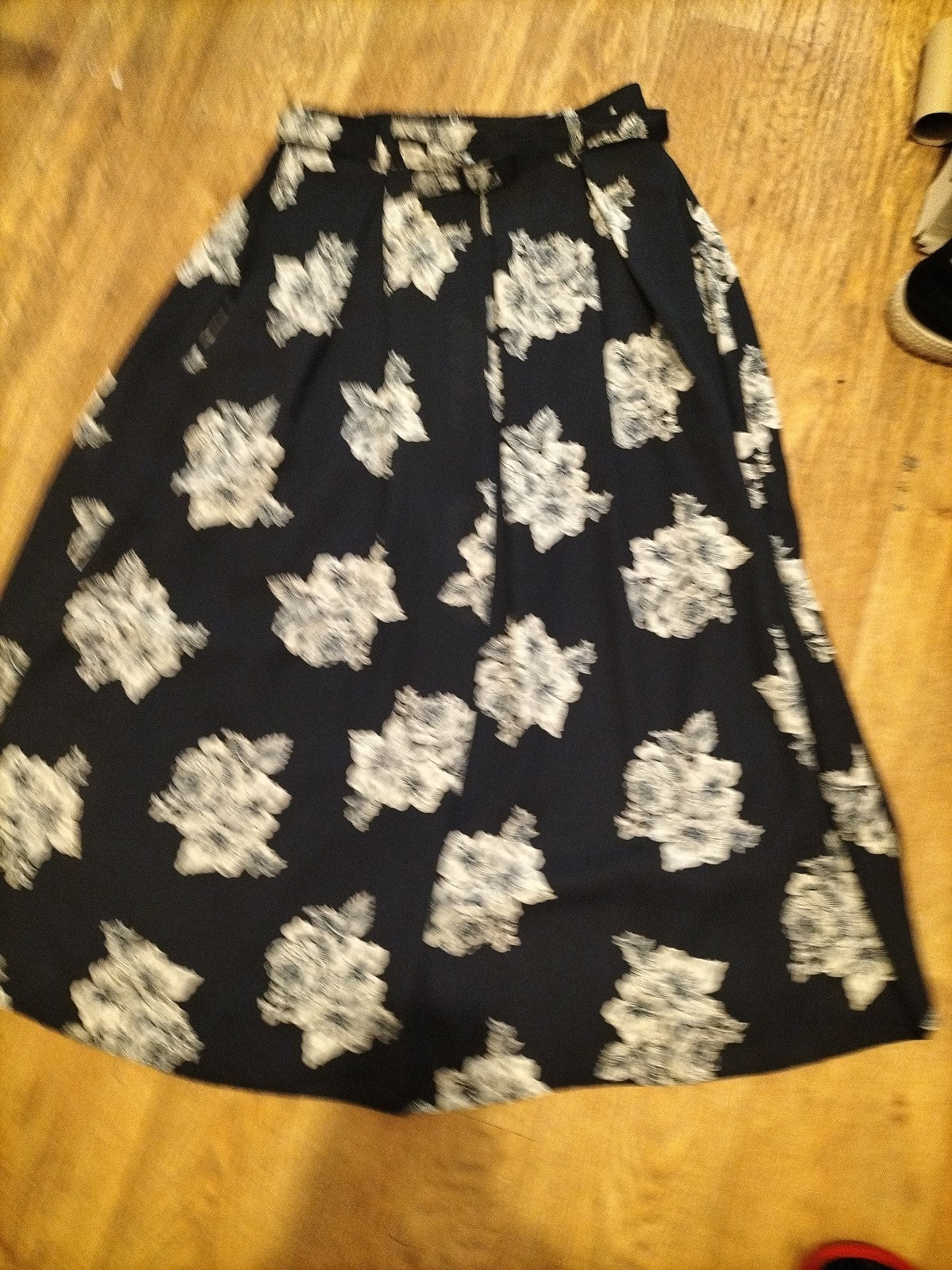 Ladies House Of Fraser Size 12 Navy White Floral Lined Skirt Pleated