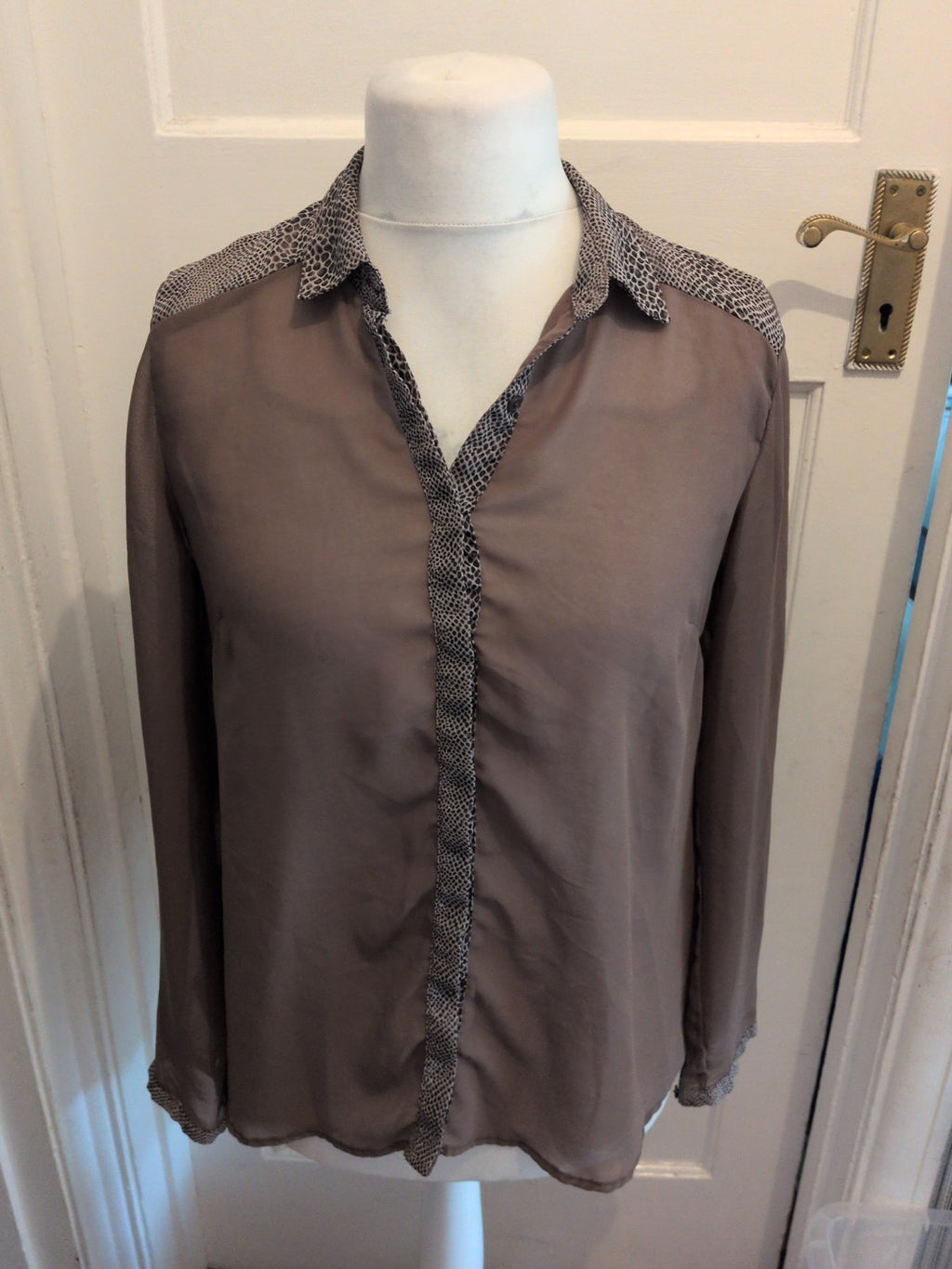 Ladies F&F 12 Brown Long Sleeve Buttoned Blouse leopard Print Trim