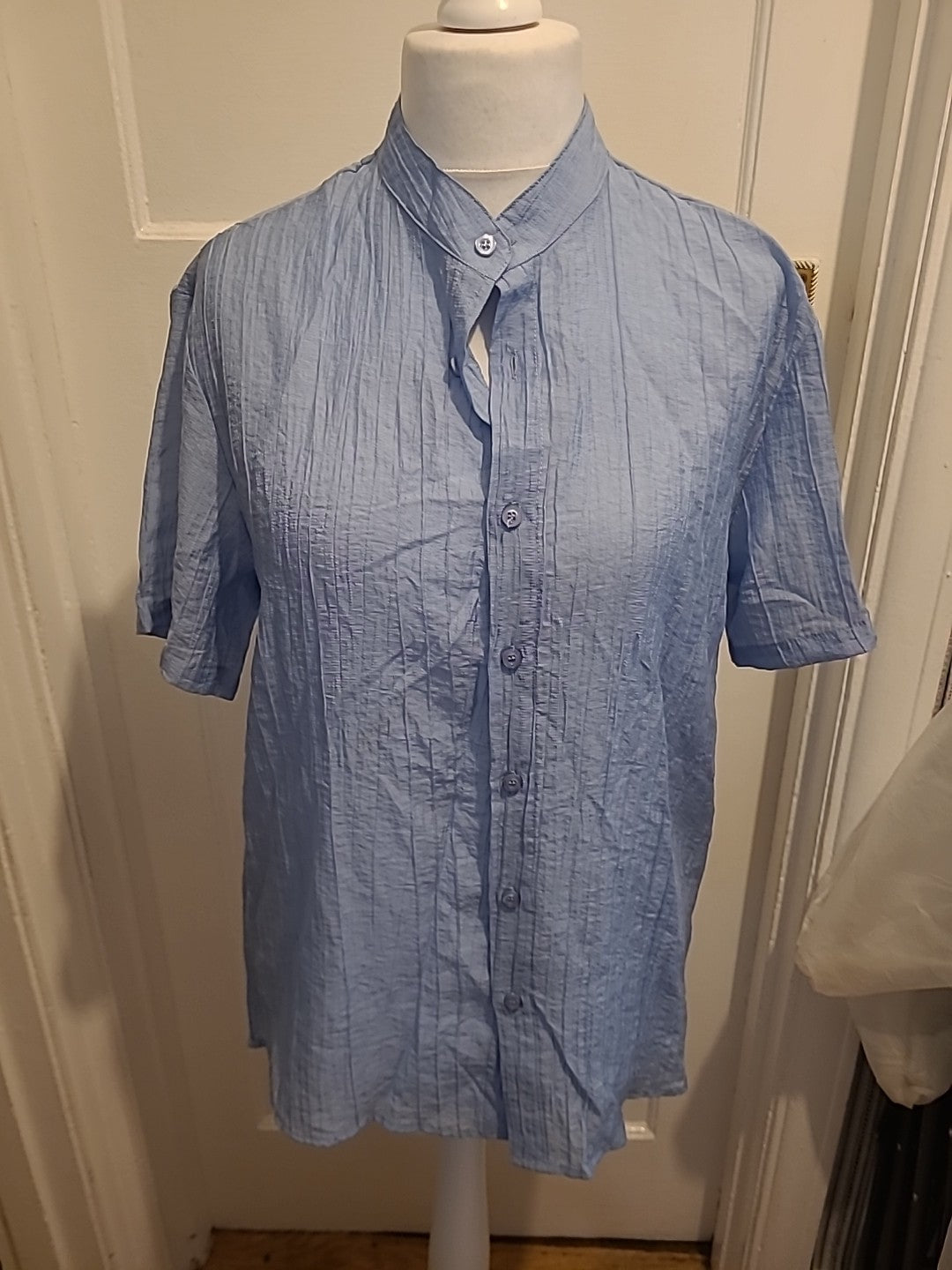 Ladies Size Medium Blue Ultra Lightweight Buttoned Blouse