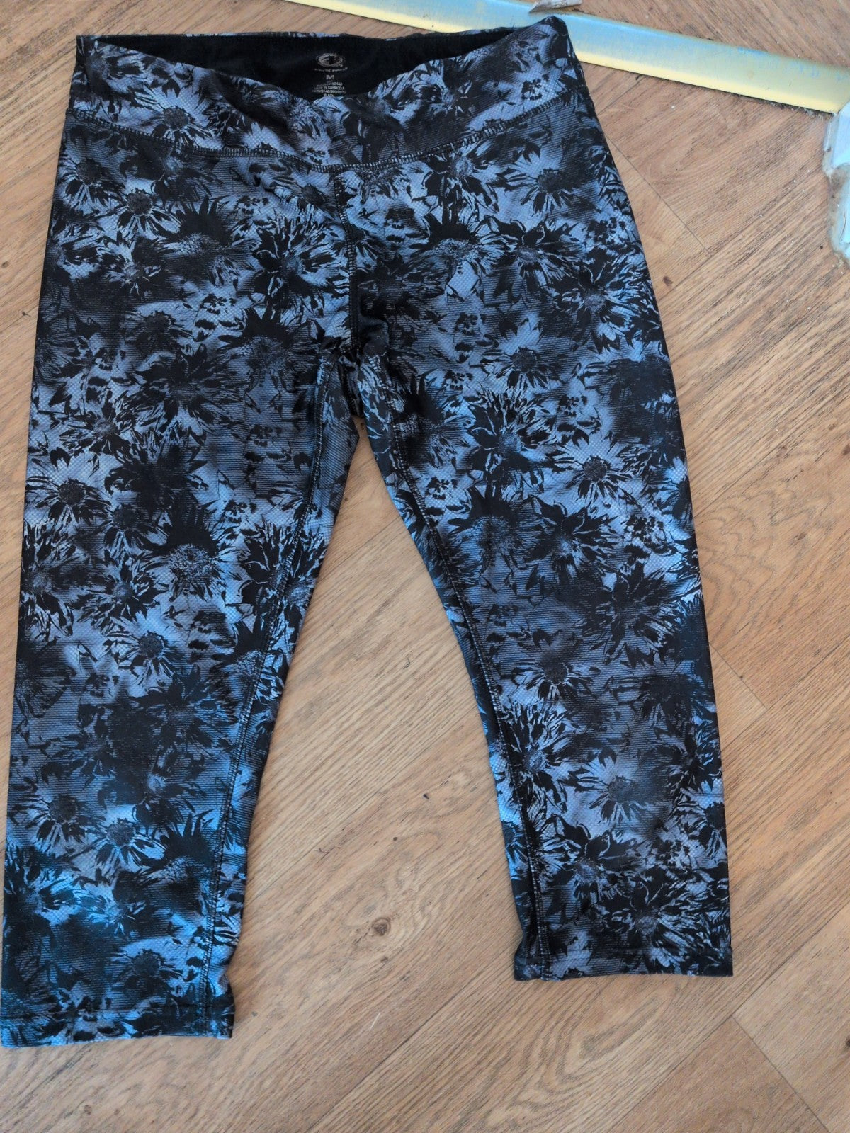 Athletic Works Medium Floral Crop Leggings