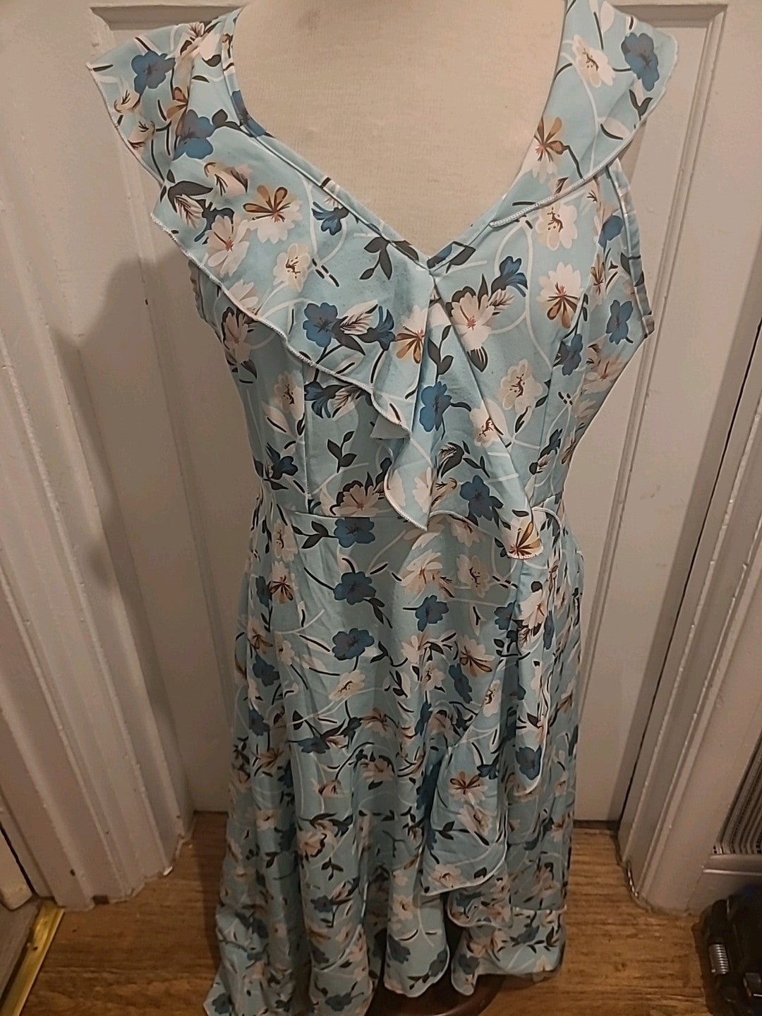 Ladies Shein Size Large Light Blue Floral Sleeveless Long Dress