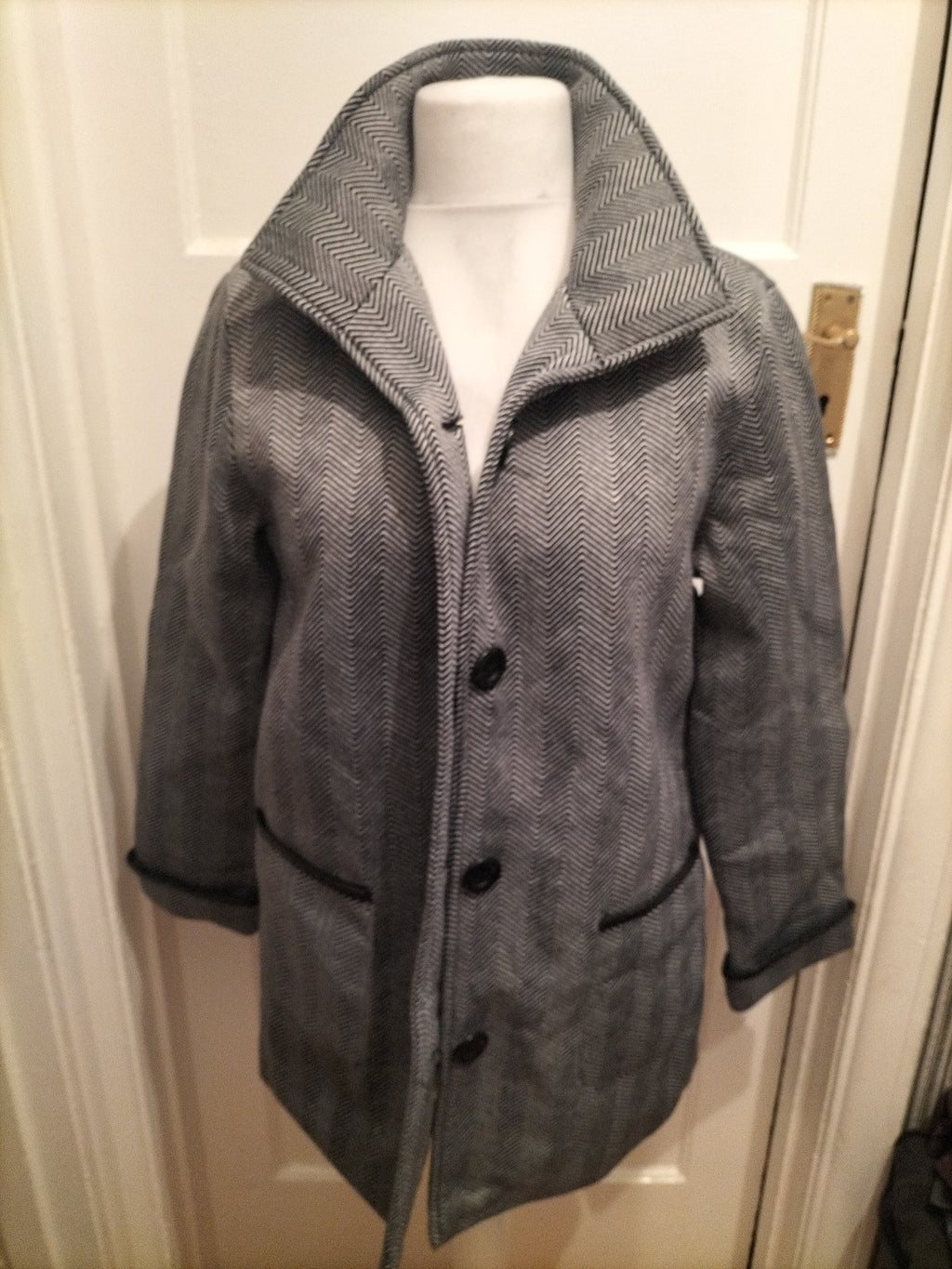 Ladies Anne De Lancay Size M Black And White Lined Blazer