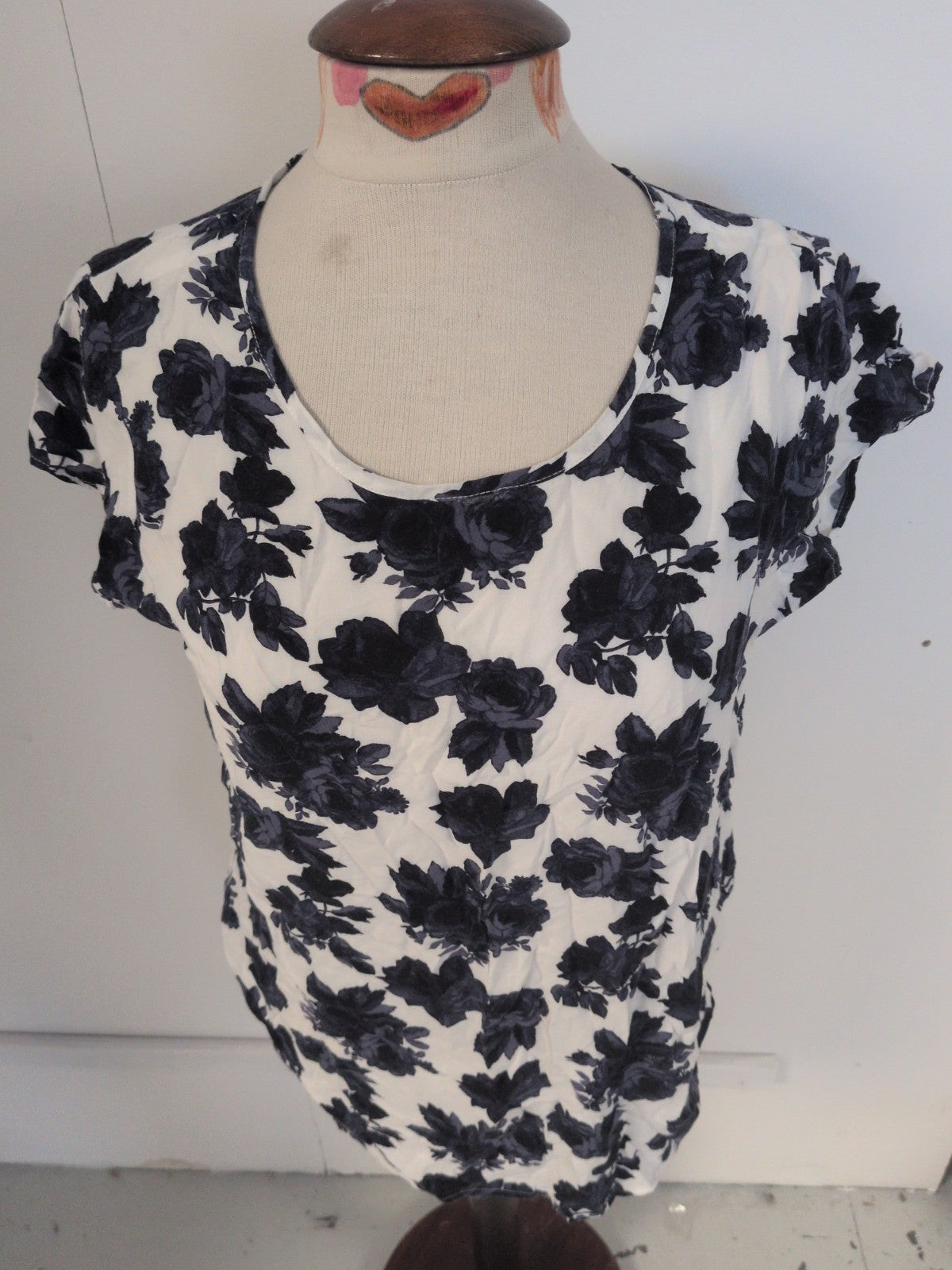 Vero Moda Large Purple And White Floral Short Sleeve Blouse