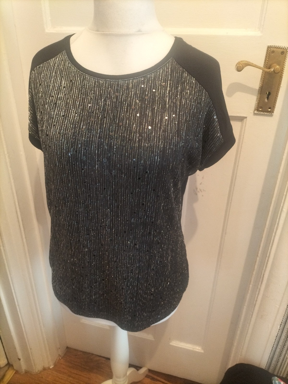 Ladies Nutmeg Size 12 Silver And Black Short Sleeved Sequin Blouse